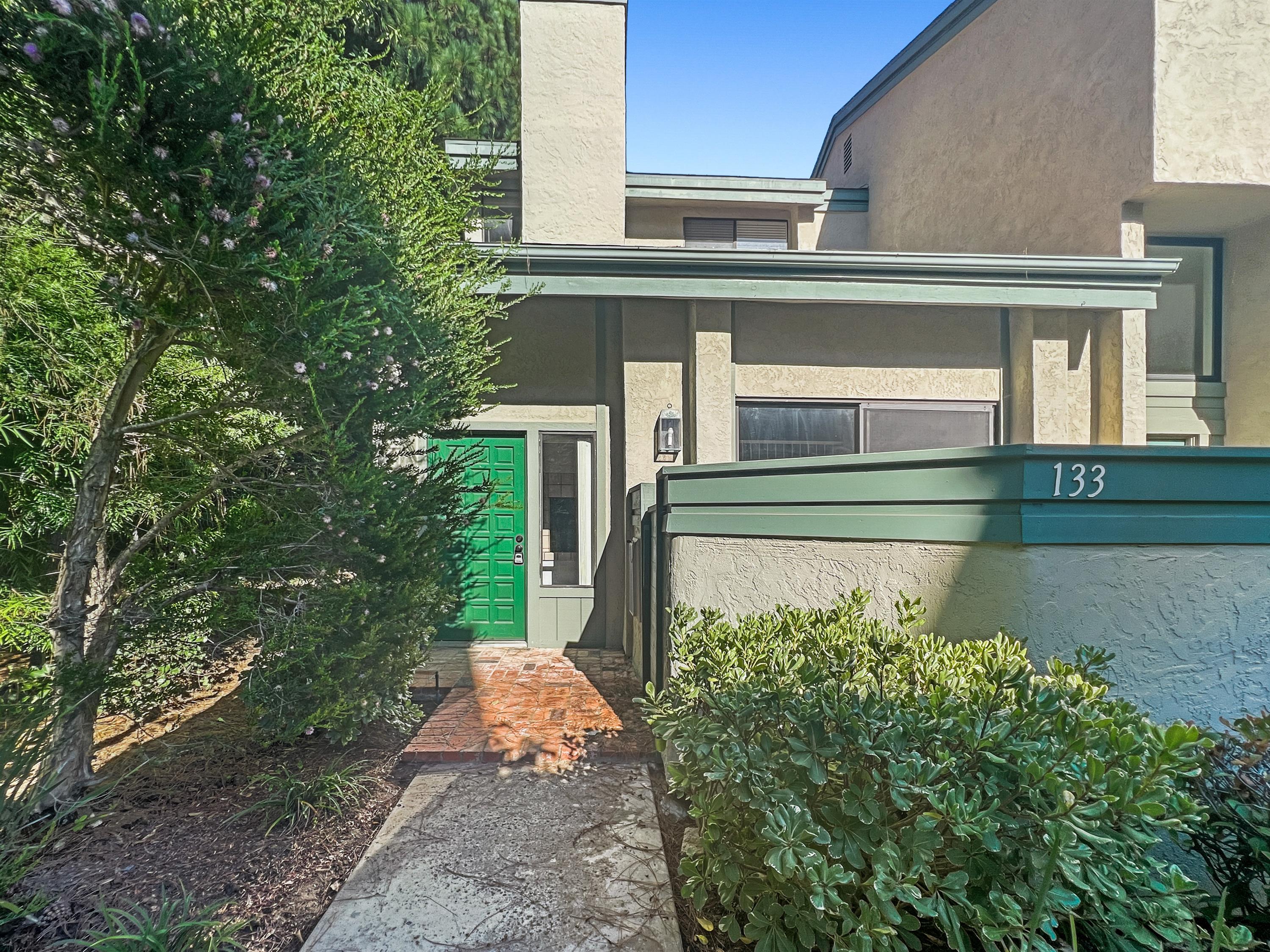 3312 Caminito Eastbluff